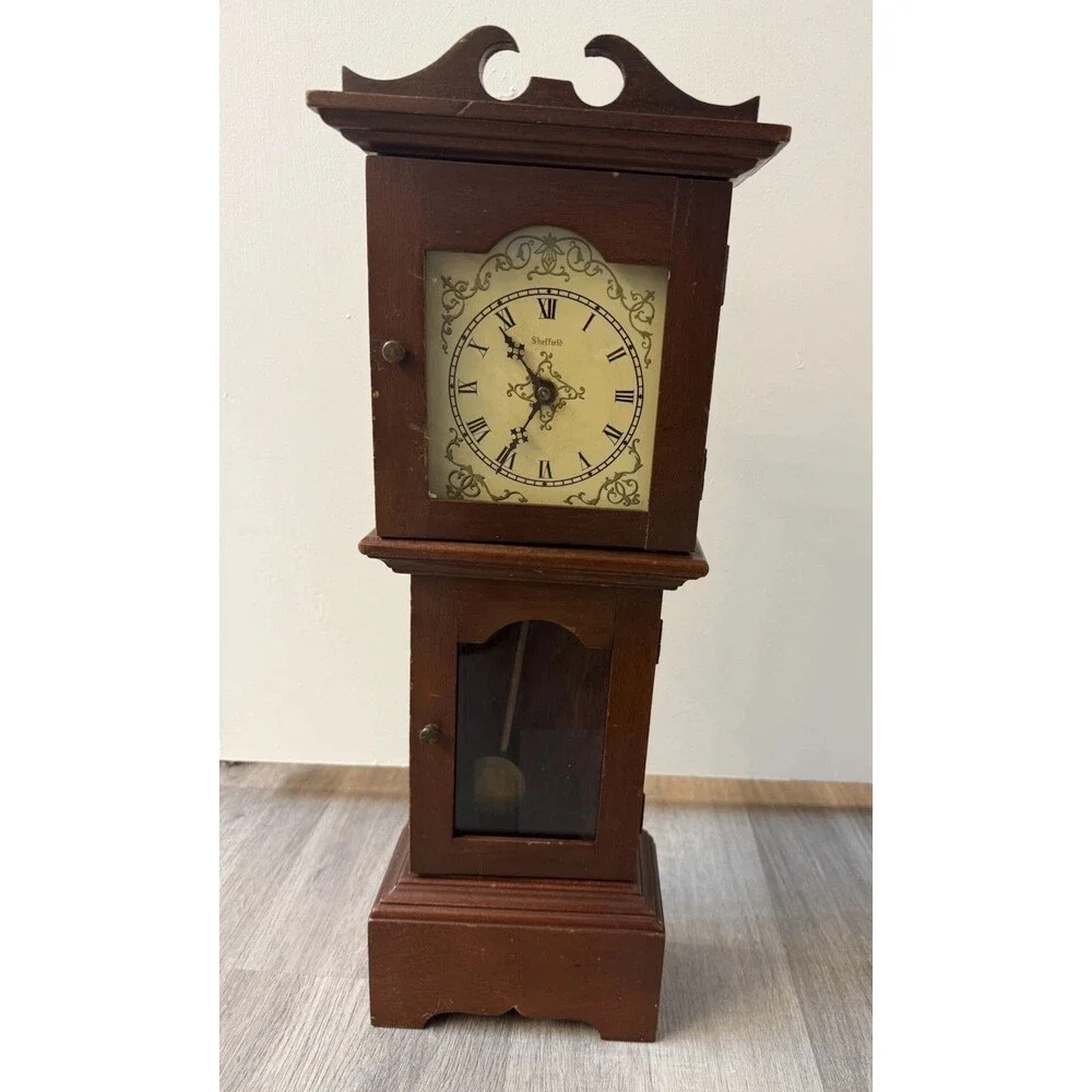 vintage Before 1950 antique Sheffield clock, Not tested. Make A Bid